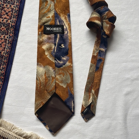 Moore’s “Very” 1980’s floral pattern Silk tie - Picture 9 of 9